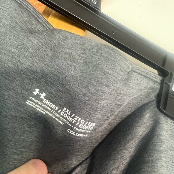 Used Under Armour ColdGear Compression Shorts in Dark Gray - Picture 1 of 2